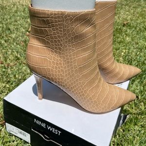 Brand new Nine West pointed toe crocodile shoe
